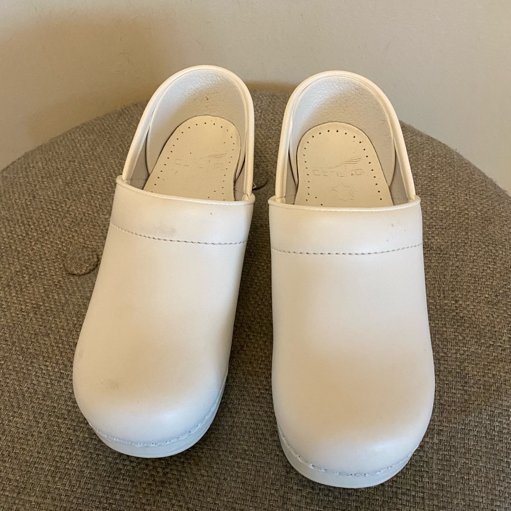 Dansko Professional Women’s Clog Shoes - Picture 4 of 5